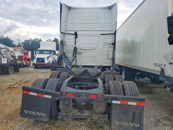 2023 VOLVO VNL