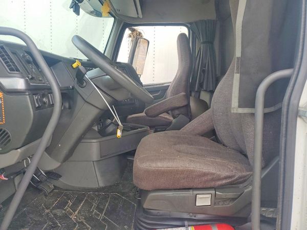 2023 VOLVO VNL