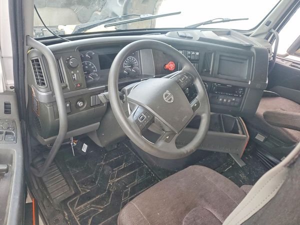 2023 VOLVO VNL