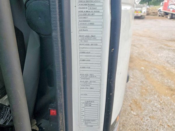 2023 VOLVO VNL
