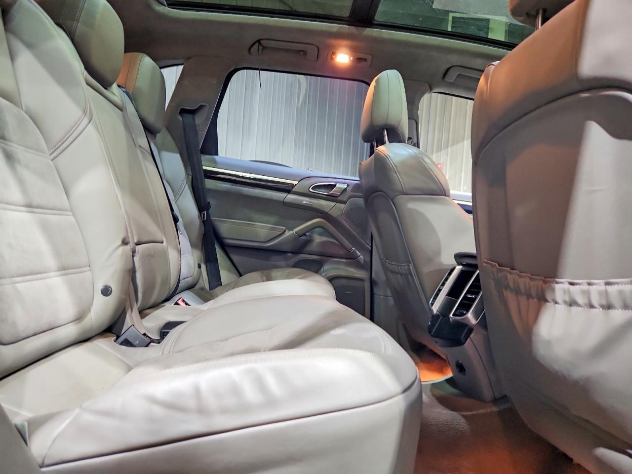 2013 PORSCHE CAYENNE GTS
