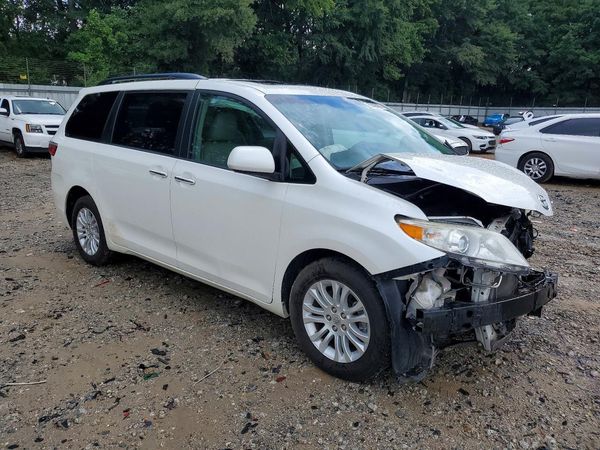 2016 TOYOTA SIENNA