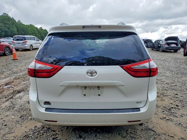 2016 TOYOTA SIENNA