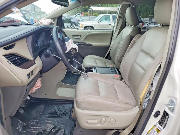 2016 TOYOTA SIENNA