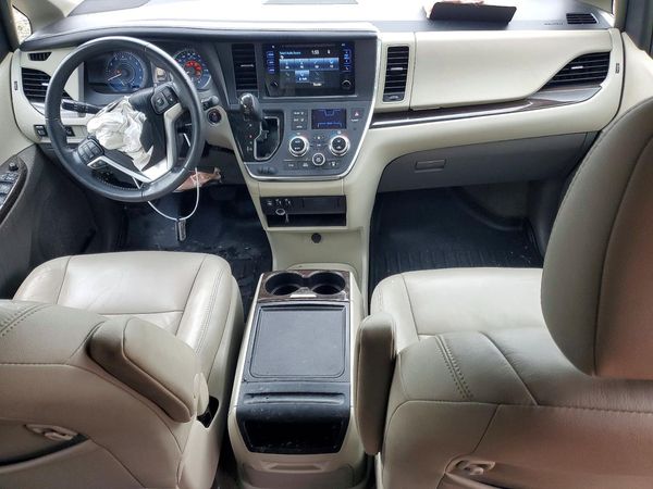 2016 TOYOTA SIENNA