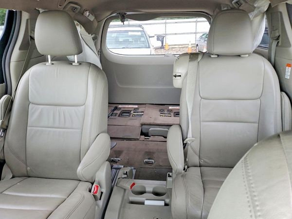 2016 TOYOTA SIENNA