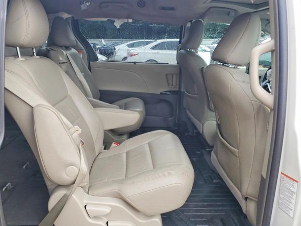 2016 TOYOTA SIENNA