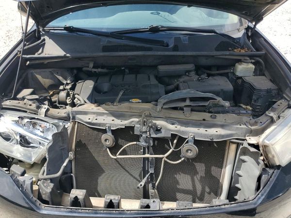 2012 TOYOTA HIGHLANDER Base/Hybrid — Engine bay