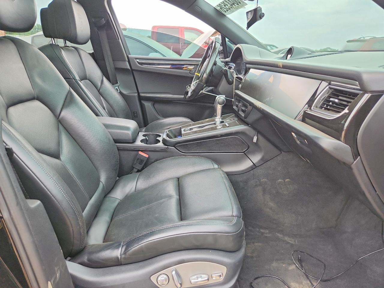 2017 PORSCHE MACAN