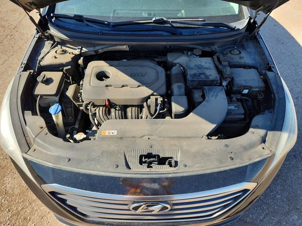 2017 HYUNDAI SONATA SE, Eco — Engine bay
