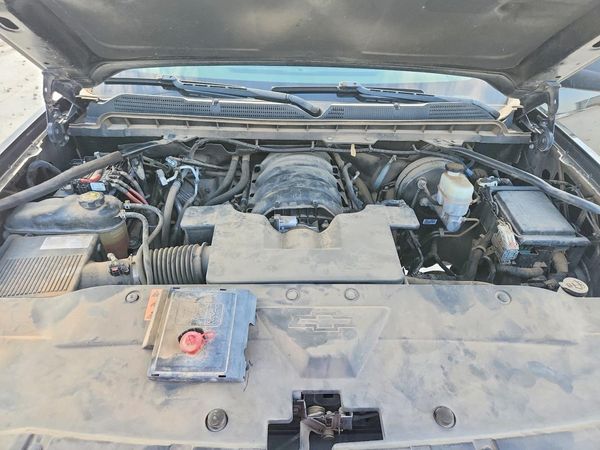 2019 CHEVROLET SILVERADO Custom — Engine bay