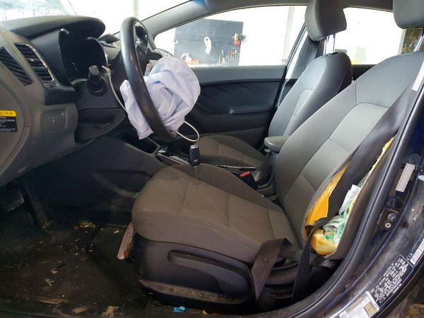 2017 KIA FORTE LX Base