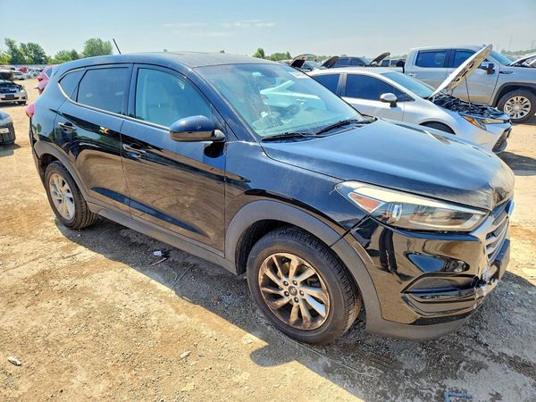 2017 HYUNDAI TUCSON SE (no options)