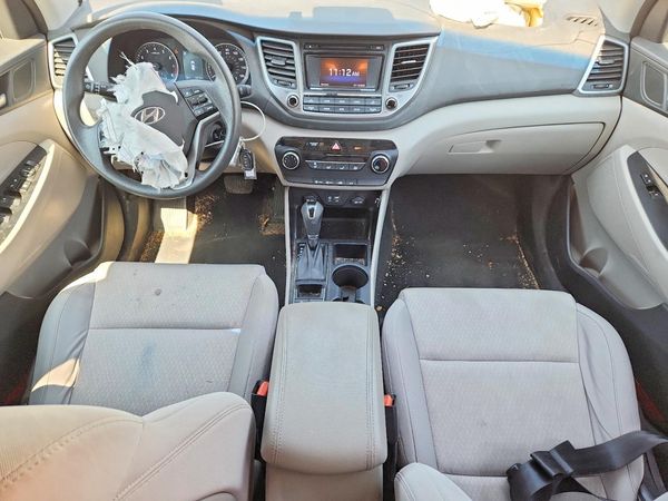 2017 HYUNDAI TUCSON SE (no options)