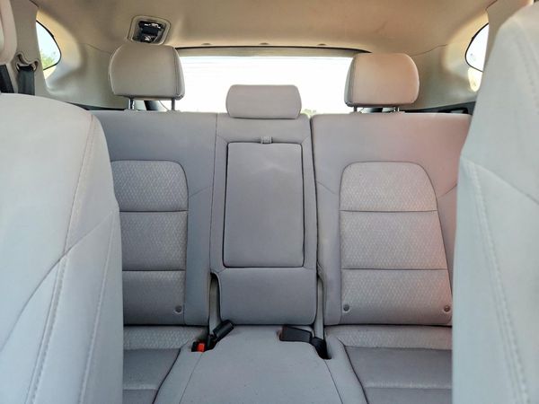 2017 HYUNDAI TUCSON SE (no options)