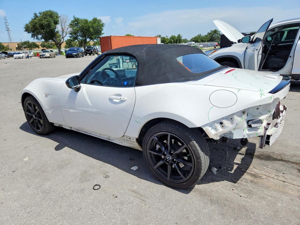 2019 MAZDA MX-5 MIATA Club (Soft Top)