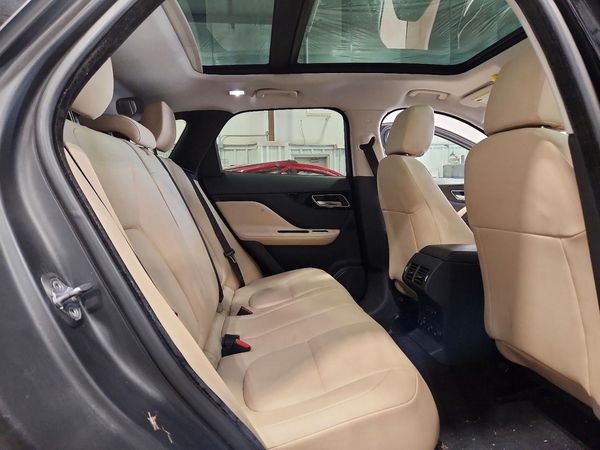 2017 JAGUAR F-PACE Base