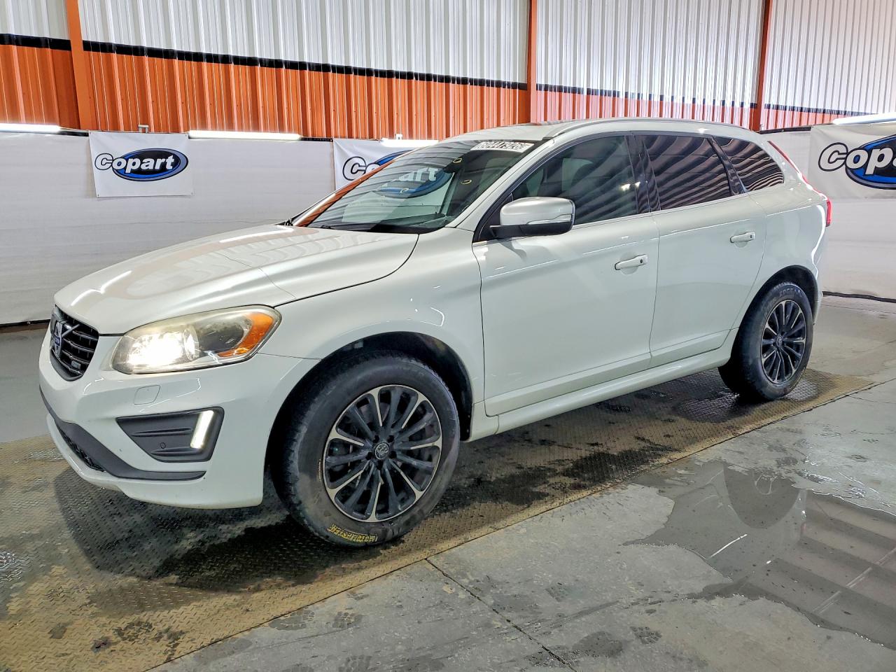 2015 VOLVO XC60
