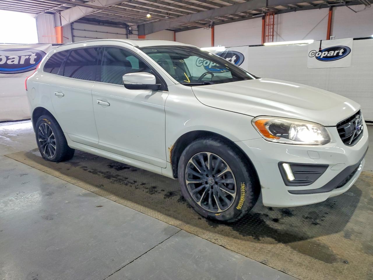 2015 VOLVO XC60
