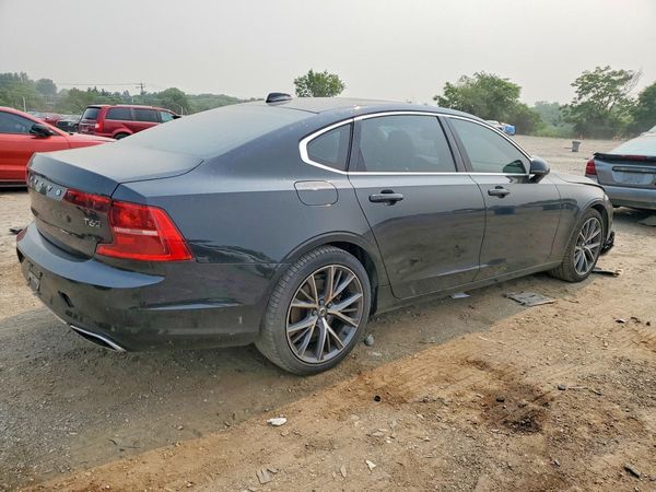 2018 VOLVO S90 Momentum