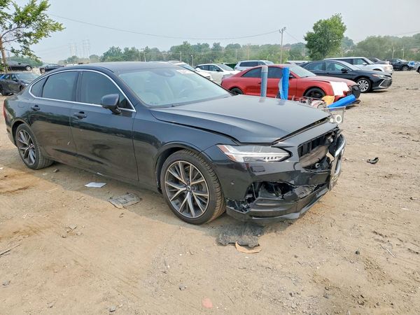 2018 VOLVO S90 Momentum