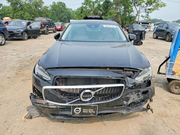 2018 VOLVO S90 Momentum