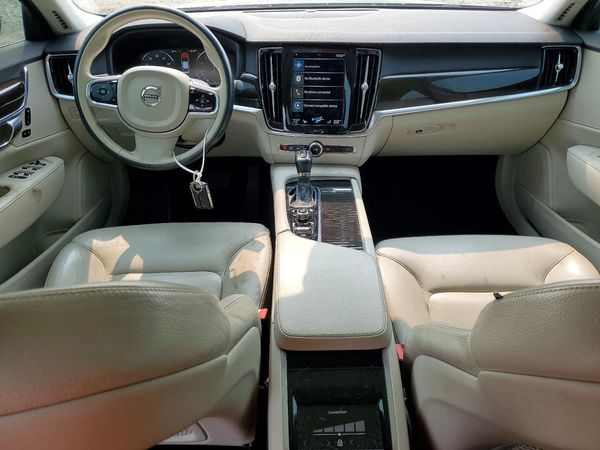 2018 VOLVO S90 Momentum