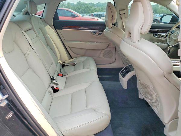 2018 VOLVO S90 Momentum