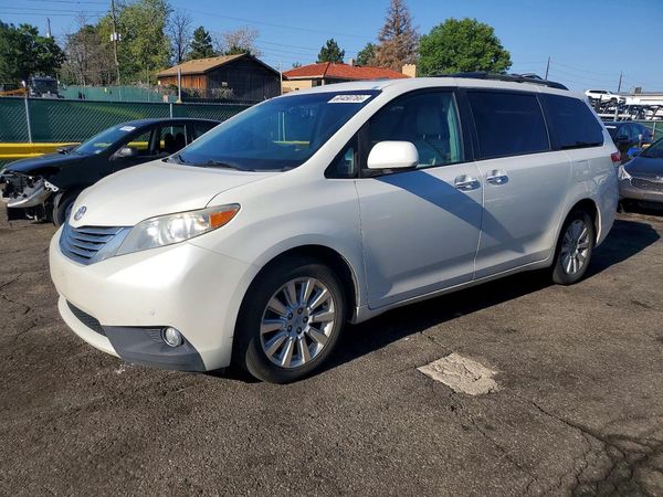 2012 TOYOTA SIENNA