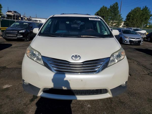 2012 TOYOTA SIENNA