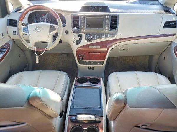 2012 TOYOTA SIENNA