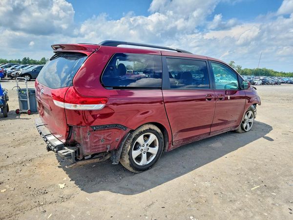 2014 TOYOTA SIENNA