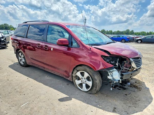 2014 TOYOTA SIENNA