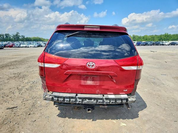 2014 TOYOTA SIENNA
