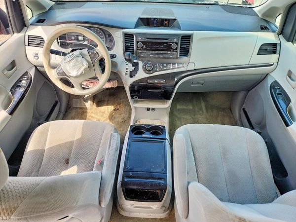 2014 TOYOTA SIENNA
