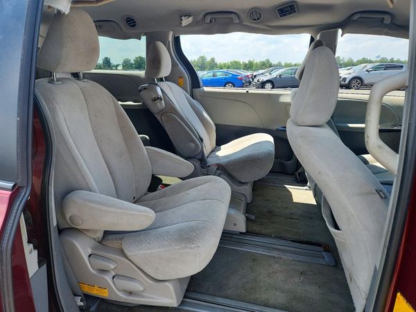 2014 TOYOTA SIENNA
