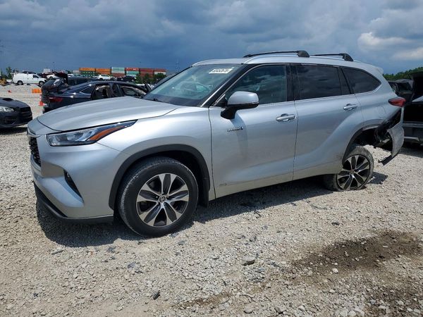 2020 TOYOTA HIGHLANDER XLE