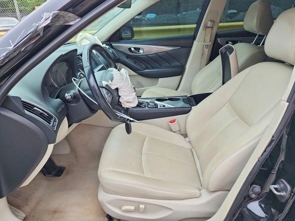 2015 INFINITI Q50