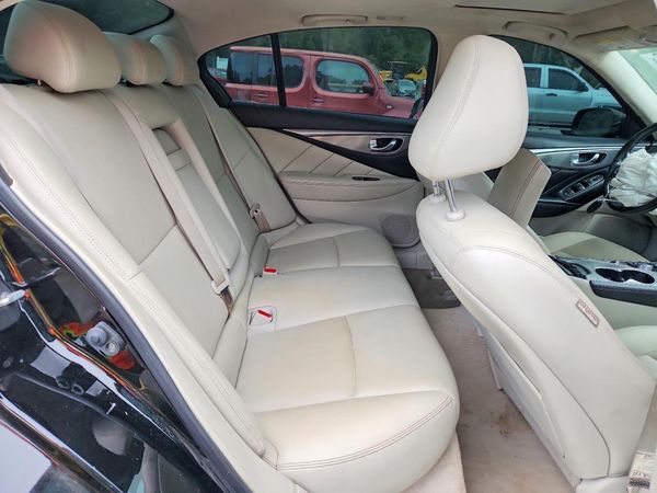 2015 INFINITI Q50