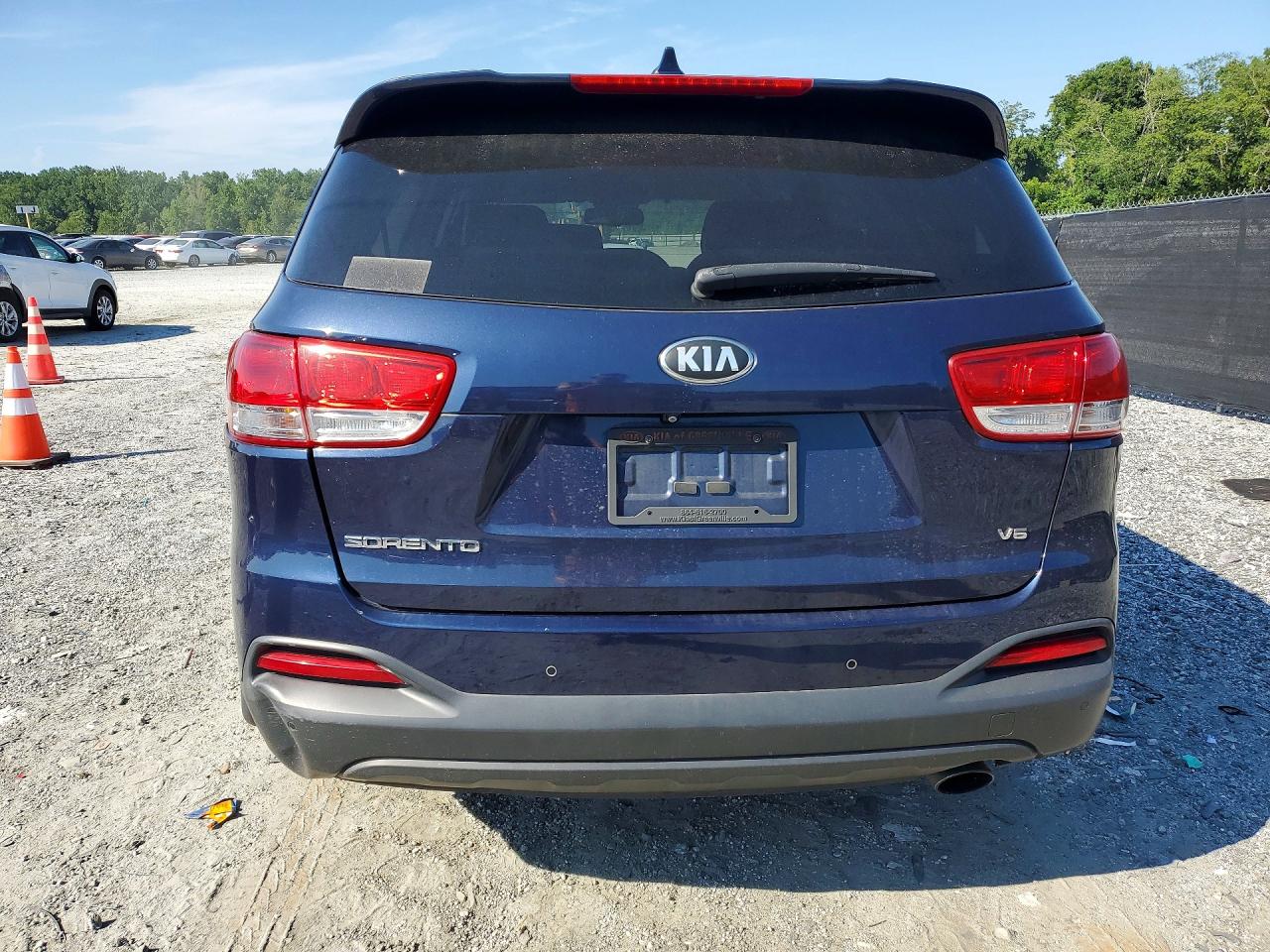 2016 KIA SORENTO L / LX