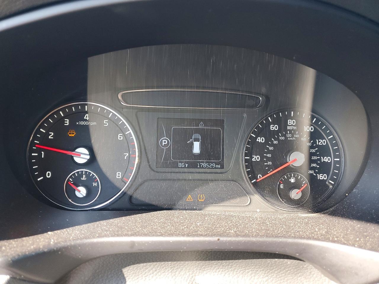 2016 KIA SORENTO L / LX