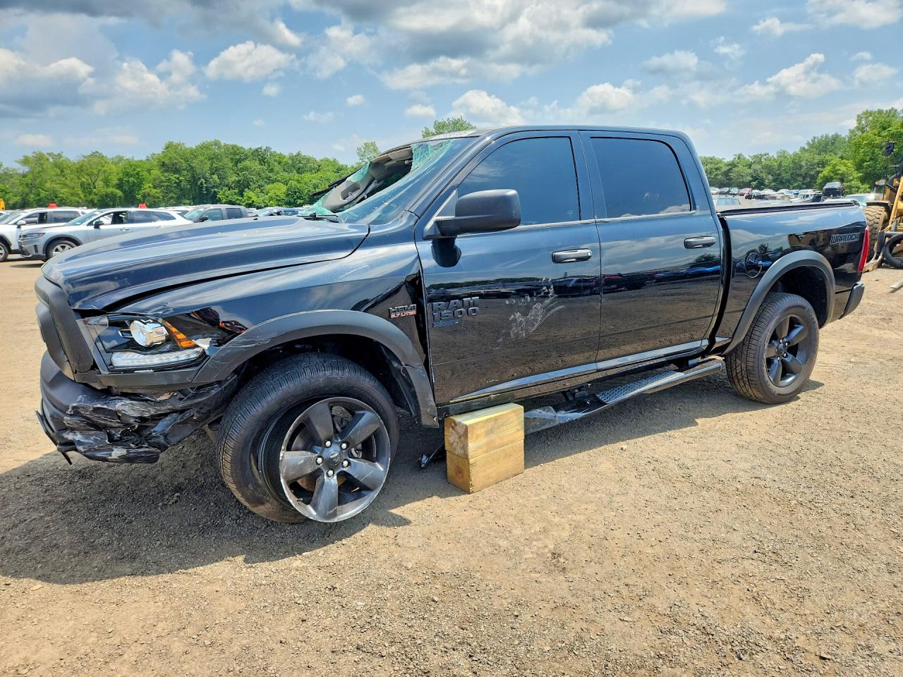 2020 RAM 1500 CLASSIC SLT — Front 3/4