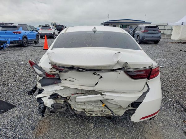 2017 KIA CADENZA Premium