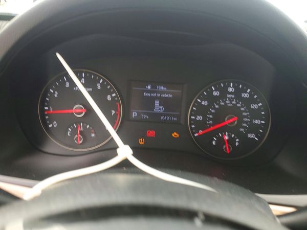 2017 KIA CADENZA Premium