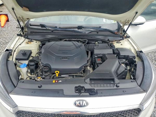 2017 KIA CADENZA Premium