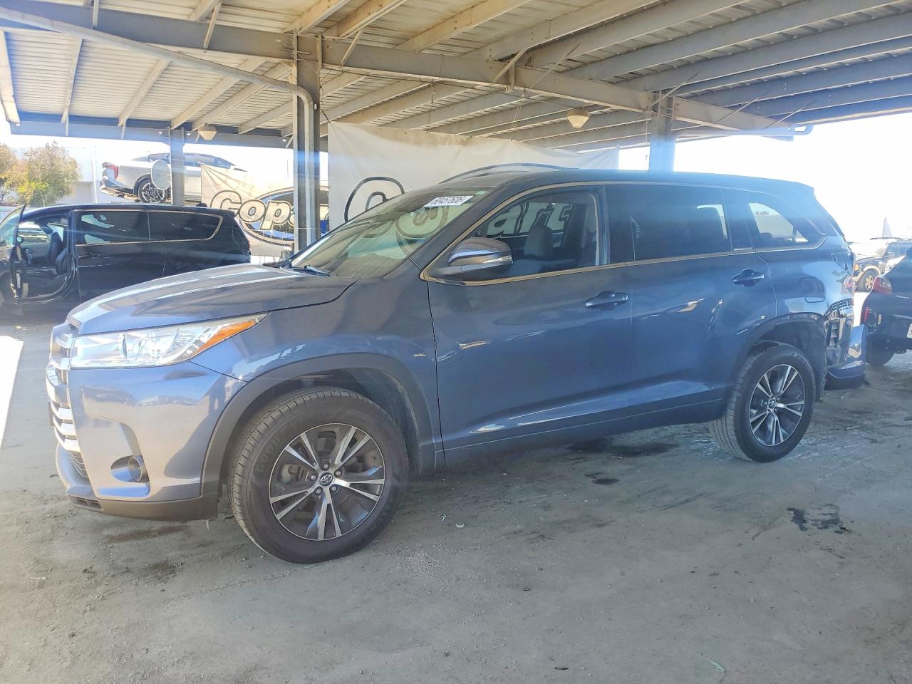 2018 TOYOTA HIGHLANDER LE
