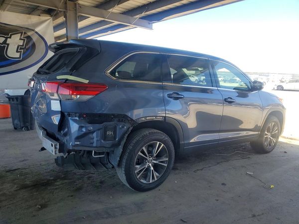 2018 TOYOTA HIGHLANDER LE