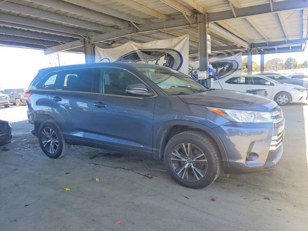 2018 TOYOTA HIGHLANDER LE