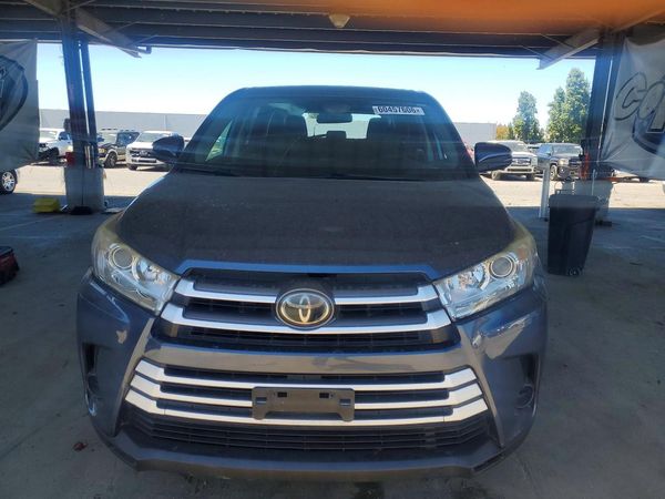 2018 TOYOTA HIGHLANDER LE
