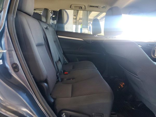2018 TOYOTA HIGHLANDER LE